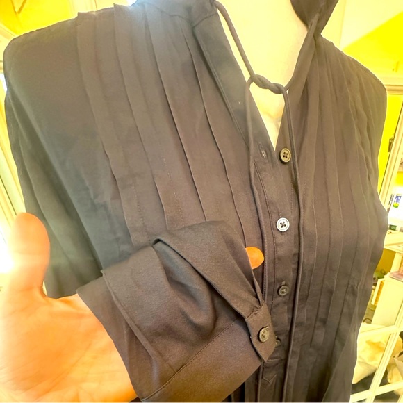 Ann Taylor LOFT EUC Long Silky satin Ruffled Front Tab Color Long Sleeve Blouse - Picture 4 of 9